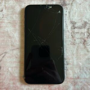 Broken iPhone 8 Plus FOR PARTS ONLY